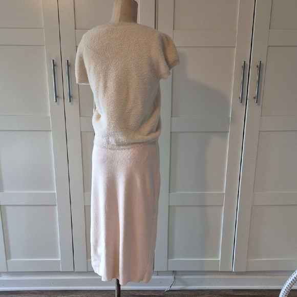 Cyrus Cream Fuzzy Short Sleeve Sweater Ribbed Skirt Pair NWT Sz Small - Picture 7 of 9